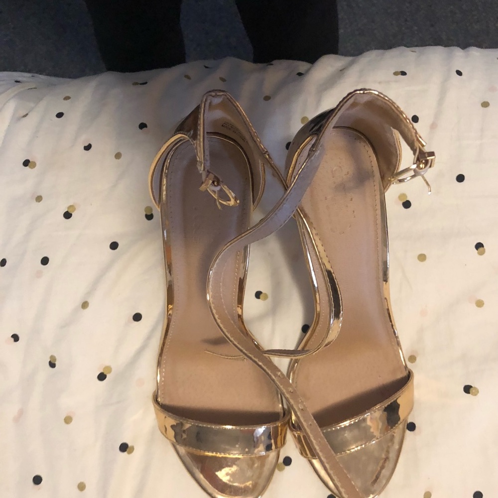 heels - Picture 5 of 8
